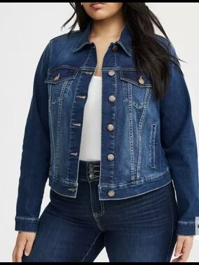torrid Womens Size 3 Denim Trucker Jean Jacket Color Moonflower 98% Cotton